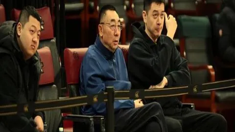 基米希复出助力拜仁，莱万双响勒沃库森0-2败北